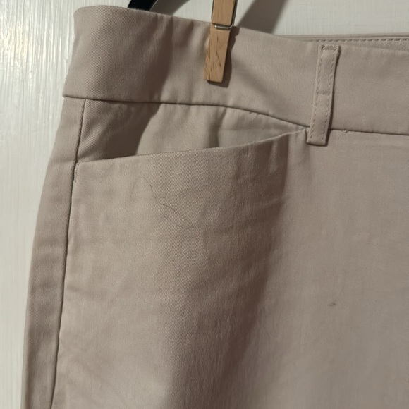 Dockers NWT Women's Flat Front Khaki's Size 14 Original Fit: no hem - Picture 4 of 9